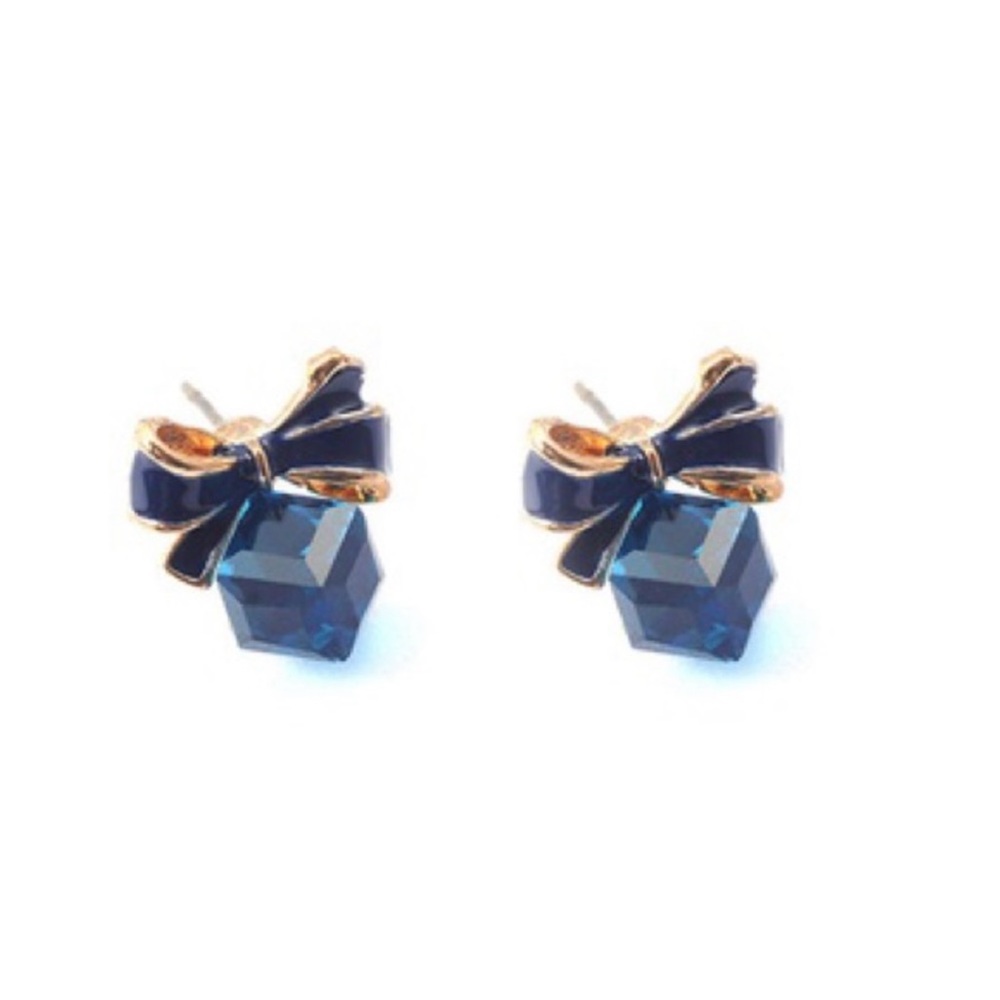 Pretty Christmas present 🎁 stud earrings 🎄